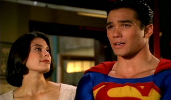 Superman & Lois' Writer & Wolé Parks Explain That Man of Steel Curveball