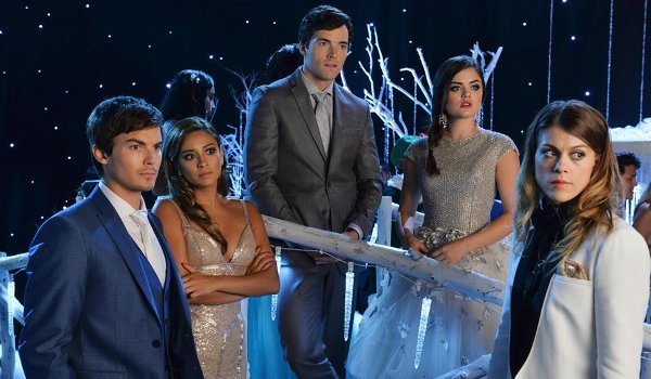 Pretty Little Liars - How the 'A' Stole Christmas