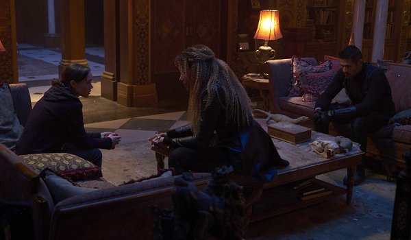 The Umbrella Academy - Run Boy Run / Extra Ordinary television review