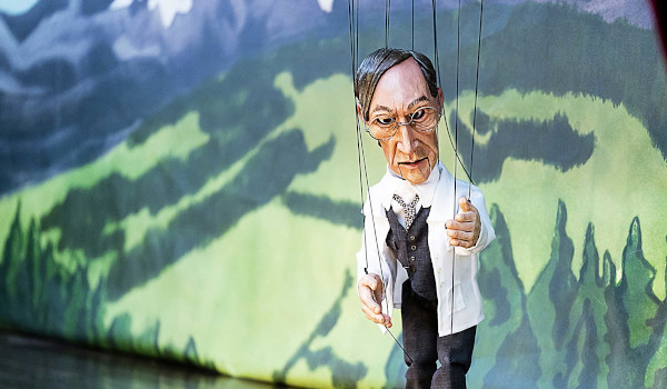 Doom Patrol - Puppet Patrol television review