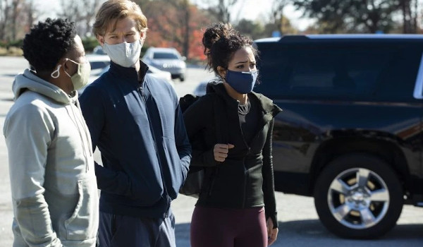 MacGyver - Quarantine + N95 + Landline + Telescope + Social Distance television review