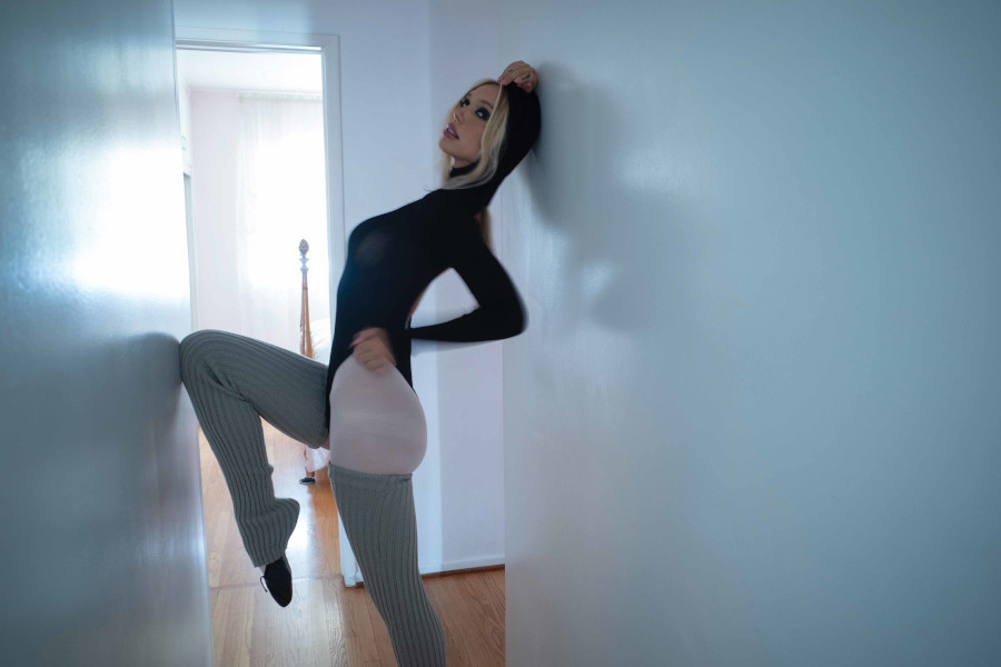 Alexis Ren - Flaunt (September 2023)