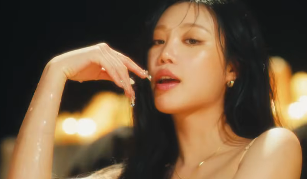 Soojin – Mona Lisa music video
